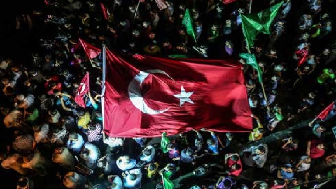 محاولة الانقلاب العسكري التي أُجهضت في تركيا: العملية والردود والآفاق