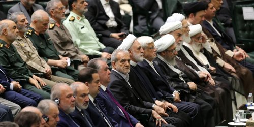 إيران في عهد پزشكيان: تقييم الأشهر الأولى من رئاسته